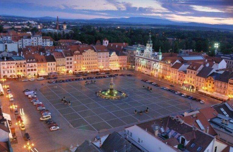 Volné parkování v Budějovicích stále platí