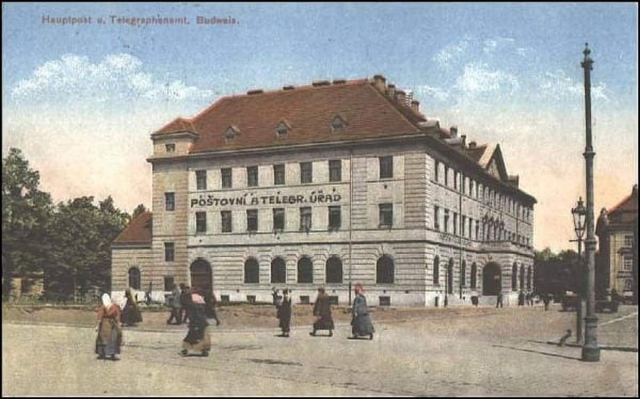 Poštovní-a-telegrafní-úřad-dnešní-hlavní-pošta-v-roce-1920.