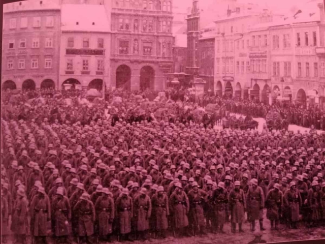 Vítání-německé-armády-na-náměstí-15.-Března-1939-Smutná-část-historie-Budějc.2