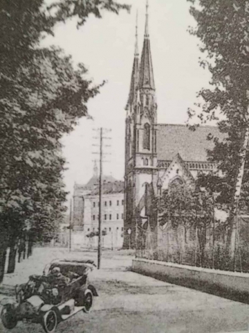 Českobudějovická-synagoga-která-byla-odstřelena-v-roce-1942-na-kresbě-z-počátku-20.-století.