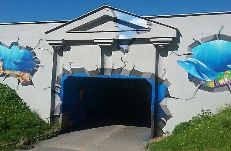 Podchod nabízí svět pod vodou – street art na Máji