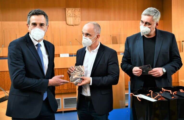 1300 datových SIM karet už míří k jihočeským studentům