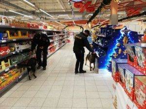 Kriminalisté dopadli pachatele, který oznámil bombu v Globusu globus bomba 3