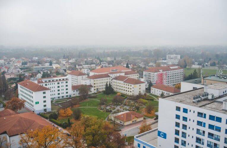 Nemocnice České Budějovice pozastavuje testy na letišti v Plané