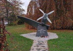pomnik letadlo posta