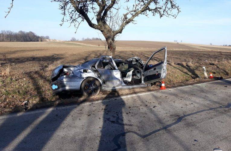 Tragická dopravní nehoda u obce Zaliny. Auto srazilo dva cyklisty
