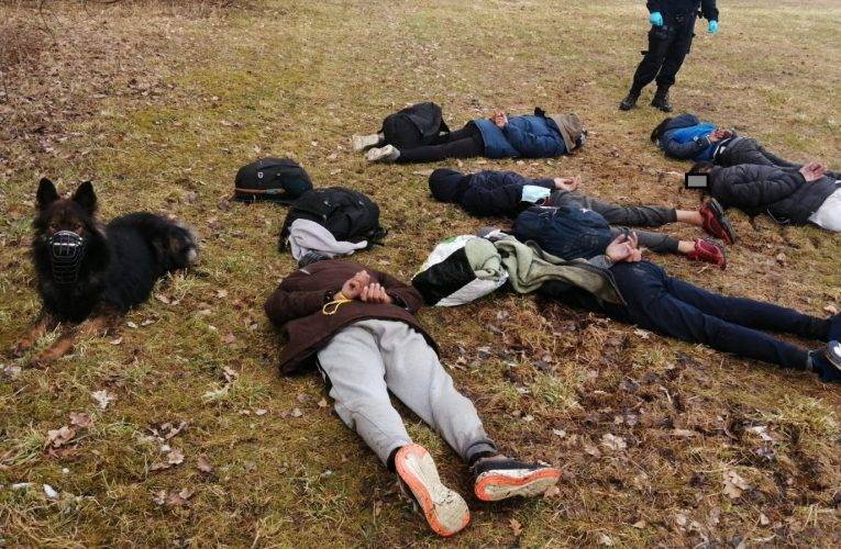 Policie na Vodňansku zadržela skupinku migrantů z Afghánistánu