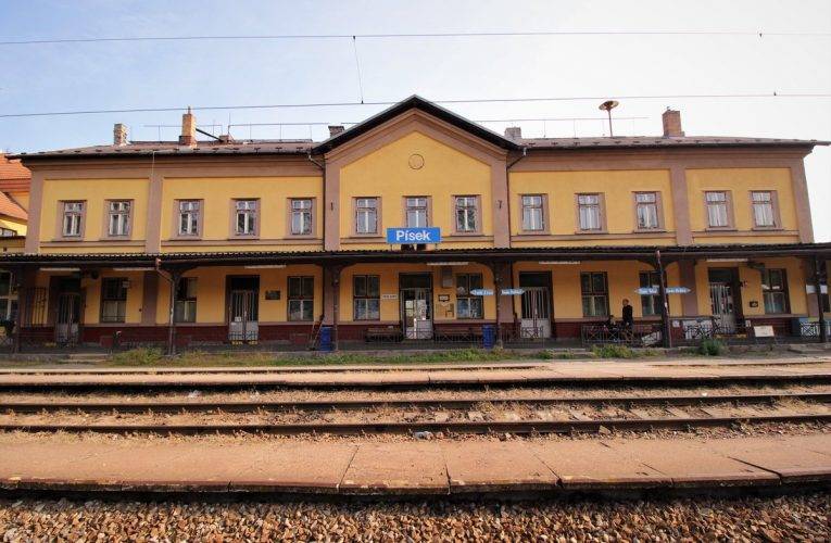 Správa železnic zahajuje rekonstrukci výpravní budovy v Písku