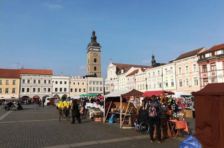 Město lidem přesune trh na náměstí Přemysla Otakara II.