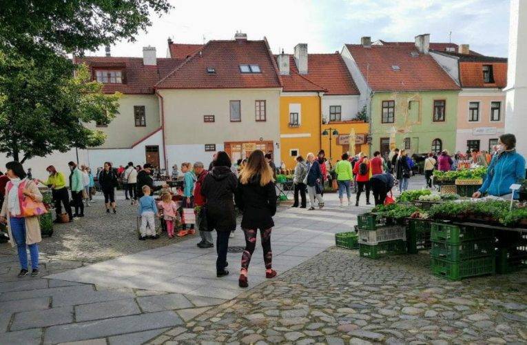 Trhy na Piaristickém náměstí budou mít od podzimu upravenou provozní dobu