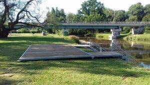 koupaci molo maly jez-min