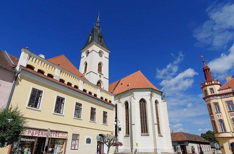 Ve Vodňanech vytáhli policisté z řeky topící se ženu a dítě