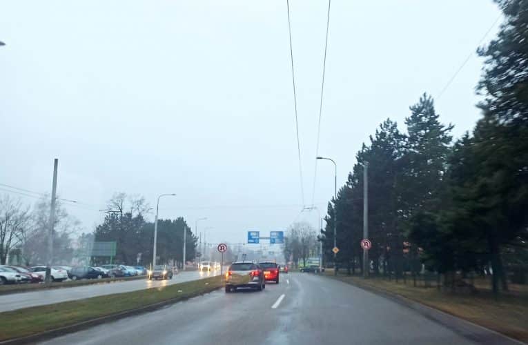 Na Strakonické ul. nově zákaz otáčení