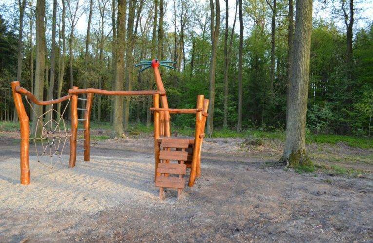 Branišovský les nabízí nové hřiště pro děti