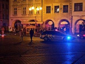 policie namesti pistole