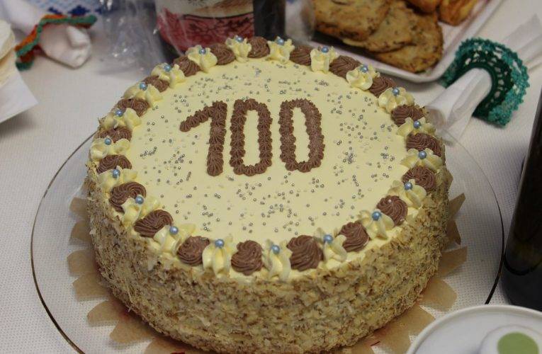 Oslava stých narozenin