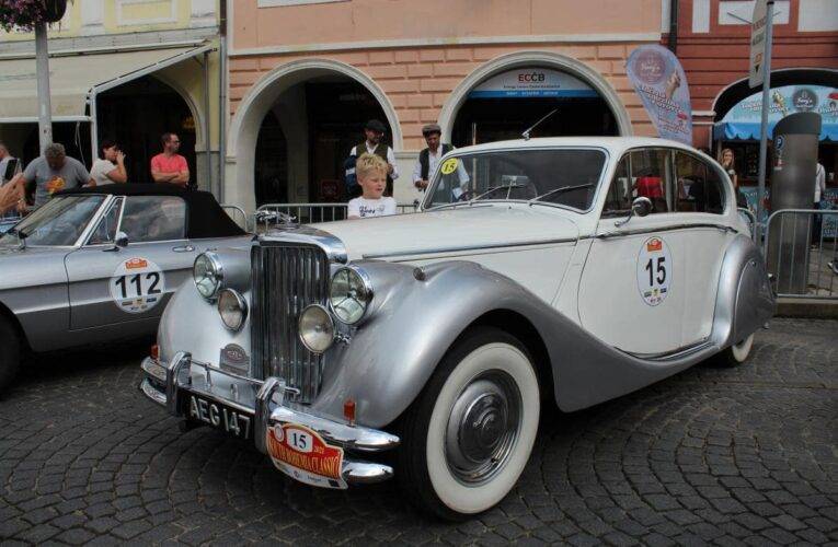 Veteráni v pátek opět obsadí náměstí