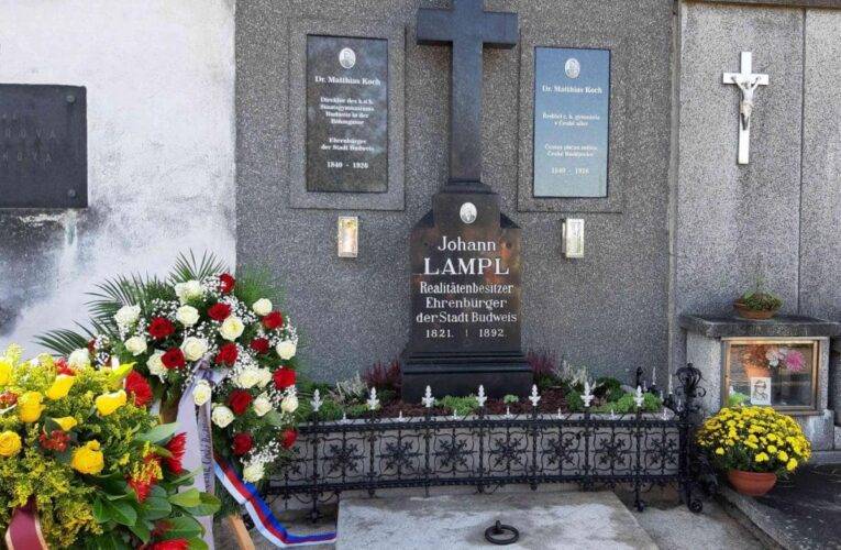 Město obnovuje pietní místa významných osobností