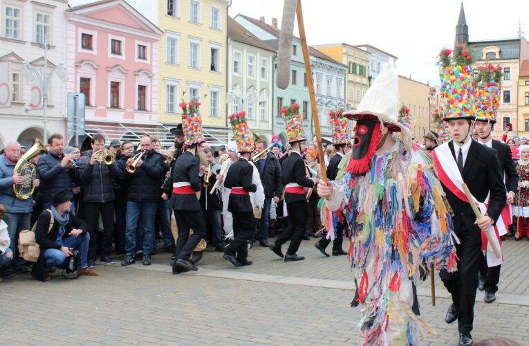 FOTOGALERIE: Masopustní průvod protančil budějovické náměstí