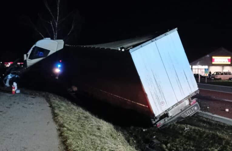 U Protivína se večer stala vážná dopravní nehoda. Silnice je do večera uzavřená