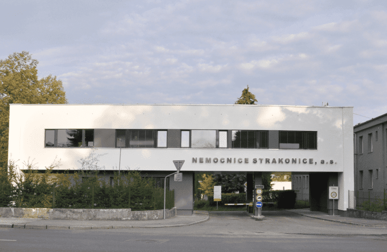 Strakonická nemocnice ruší zákaz návštěv. Některá omezení ale platí