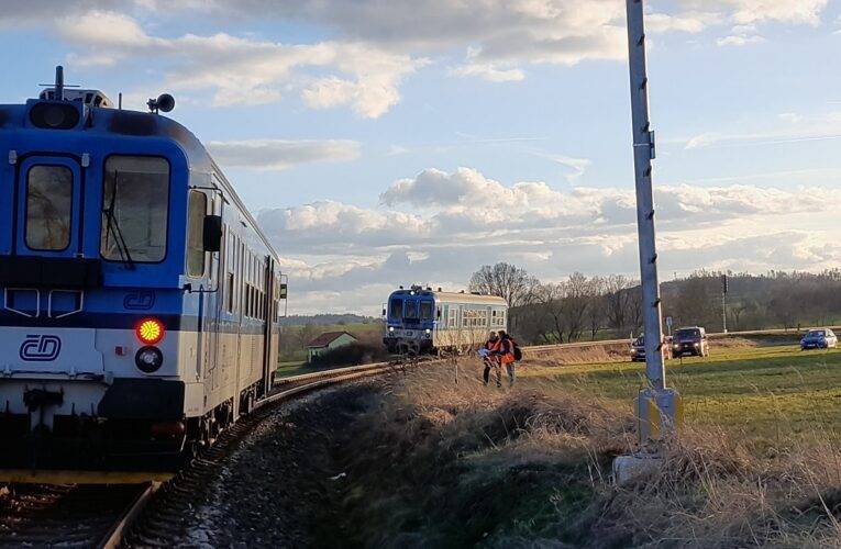 U Písku proti sobě jely dva vlaky. Zastavily jen pár metrů od sebe