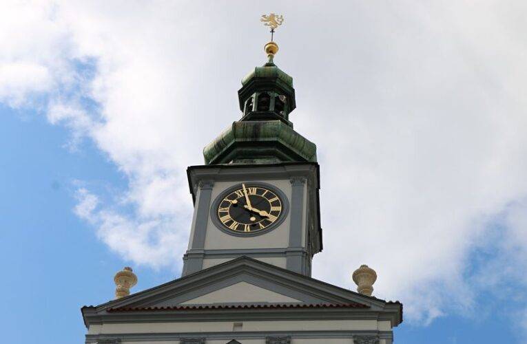 Hodiny na radnici se zastavily