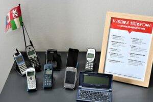 výstava telefonů z akce-min