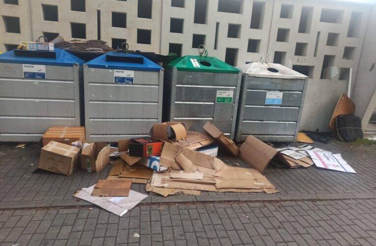 Obyvatelé města uklidí sídliště Máj