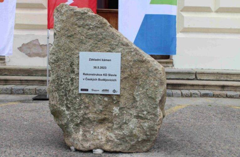 Rekonstrukce KD Slavie začala