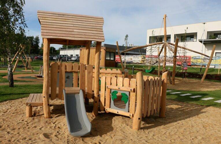 Sportovní areál Vltava se otevřel veřejnosti. Postaven byl v rekordním čase za pouhých 55 dní