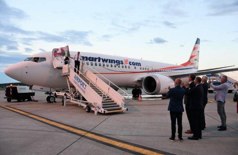 Z Českých Budějovic odletěl první Boeing 737 s turisty. První video z přistání z pohledu posádky letadla