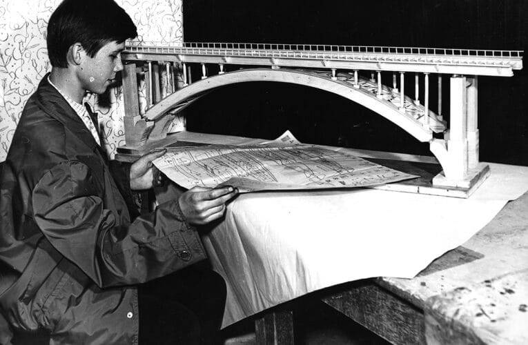 Nevíte tak náhodou, kam se Žďákovský most poděl?