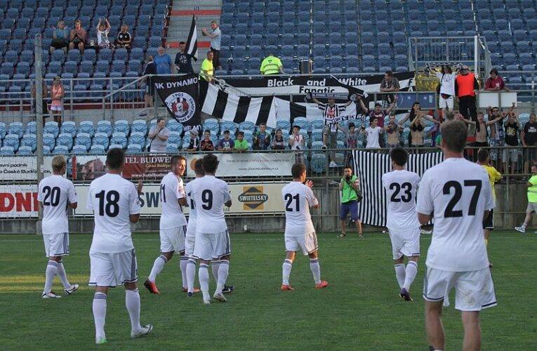 Trest pro fanoušky Dynama. Uzavření domácího sektoru za dýmovnice na hřišti v Plzni