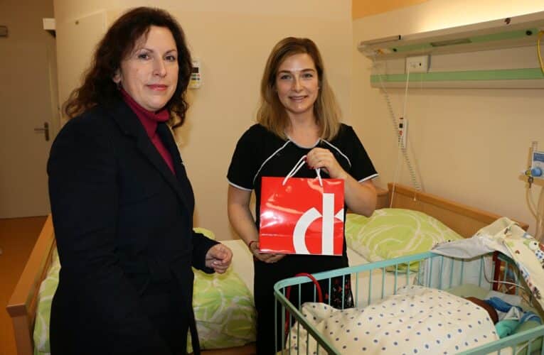 První letošní narozené miminko navštívila primátorka