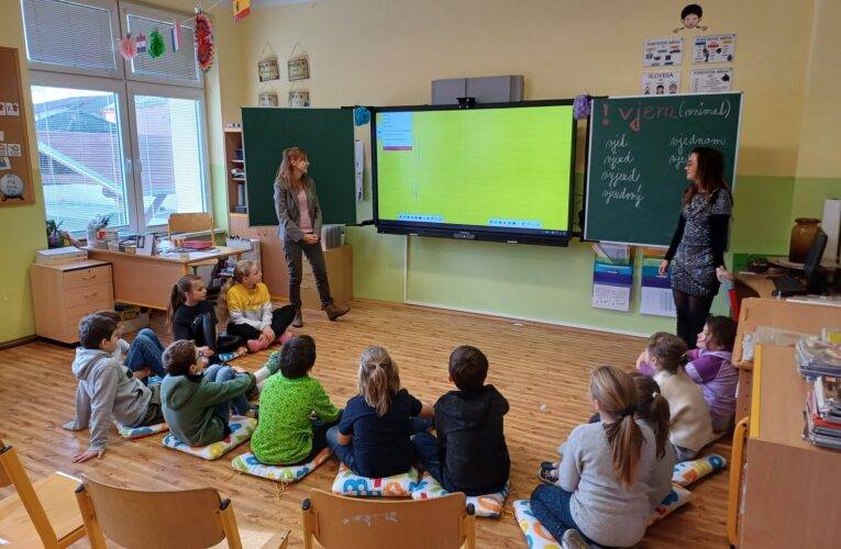 Žáci ZŠ Vl. Rady mají novou multimediální učebnu i interaktivní tabule