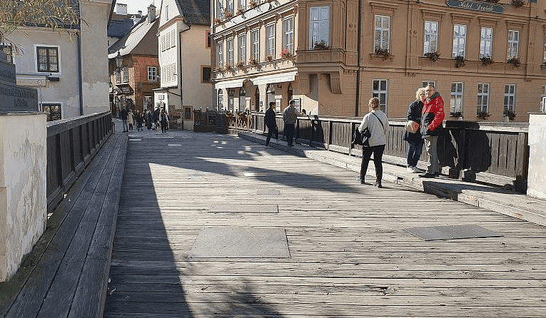 Od 2. ledna 2024 bude v Českém Krumlově zcela uzavřen Lazebnický most pro dopravu i pěší