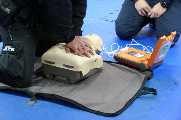 příruční defibrilátory mp 4-min