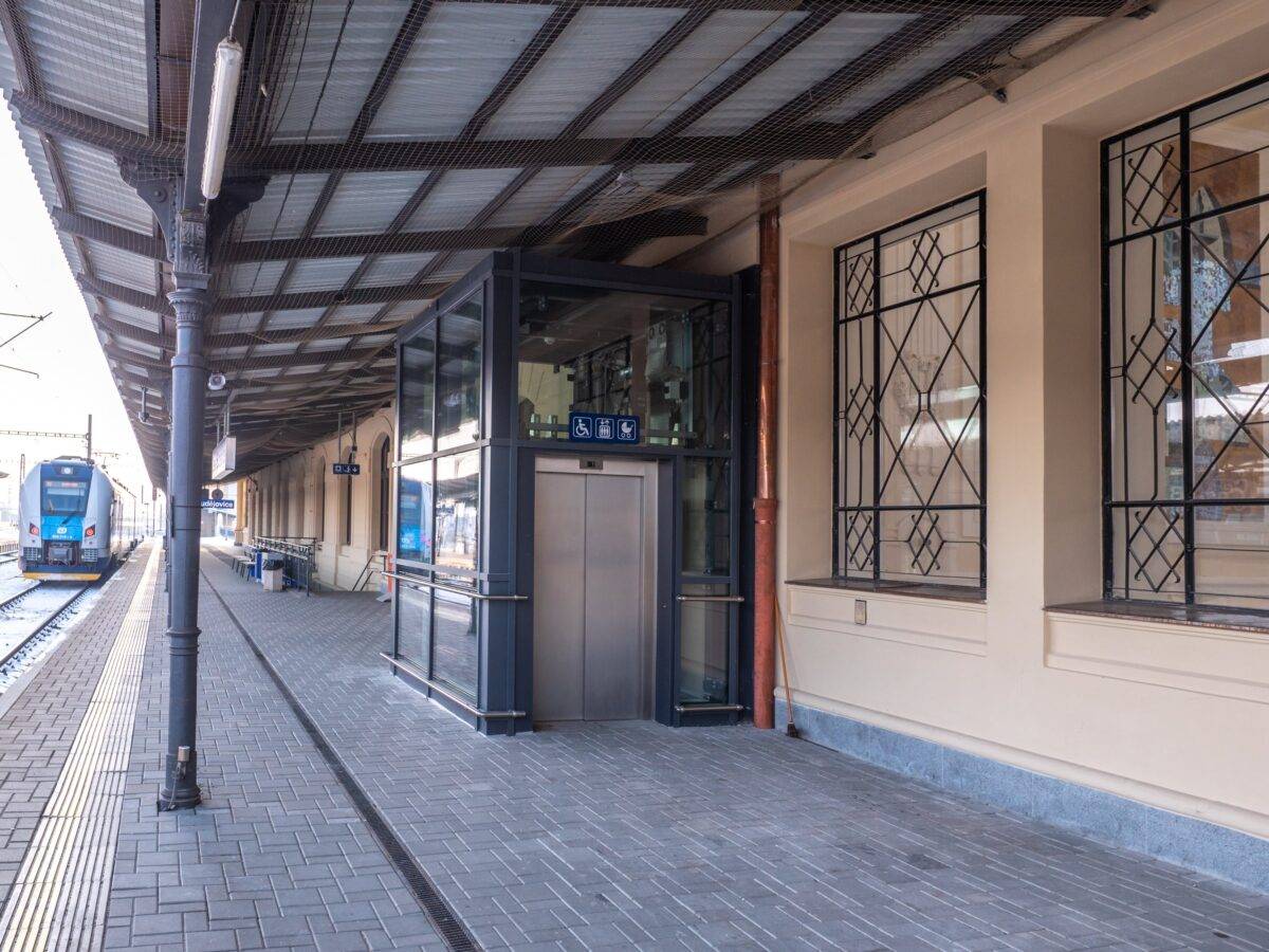 C-Budejovice-hl-n-003-min