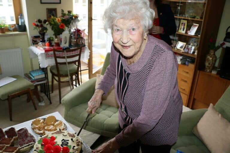 Nejstarší českobudějovická dáma 4-min