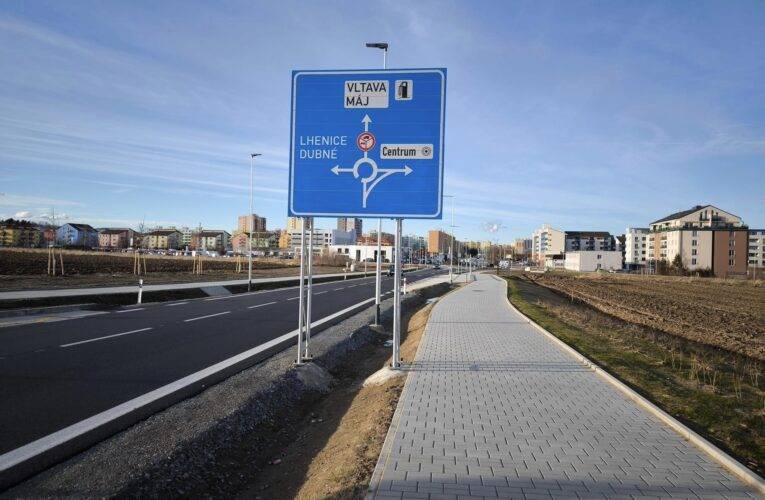 Síť cyklostezek v Českých Budějovicích se rozrostla. Nově je otevřený úsek na Máji