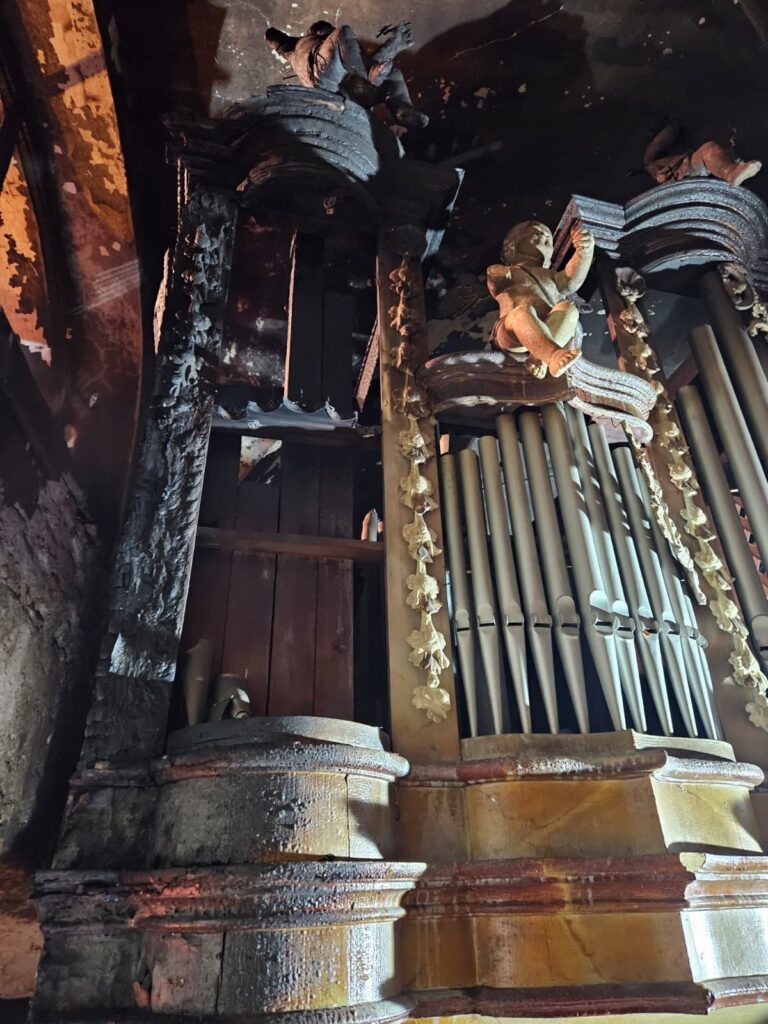 chlum u trebone kostel 3-min