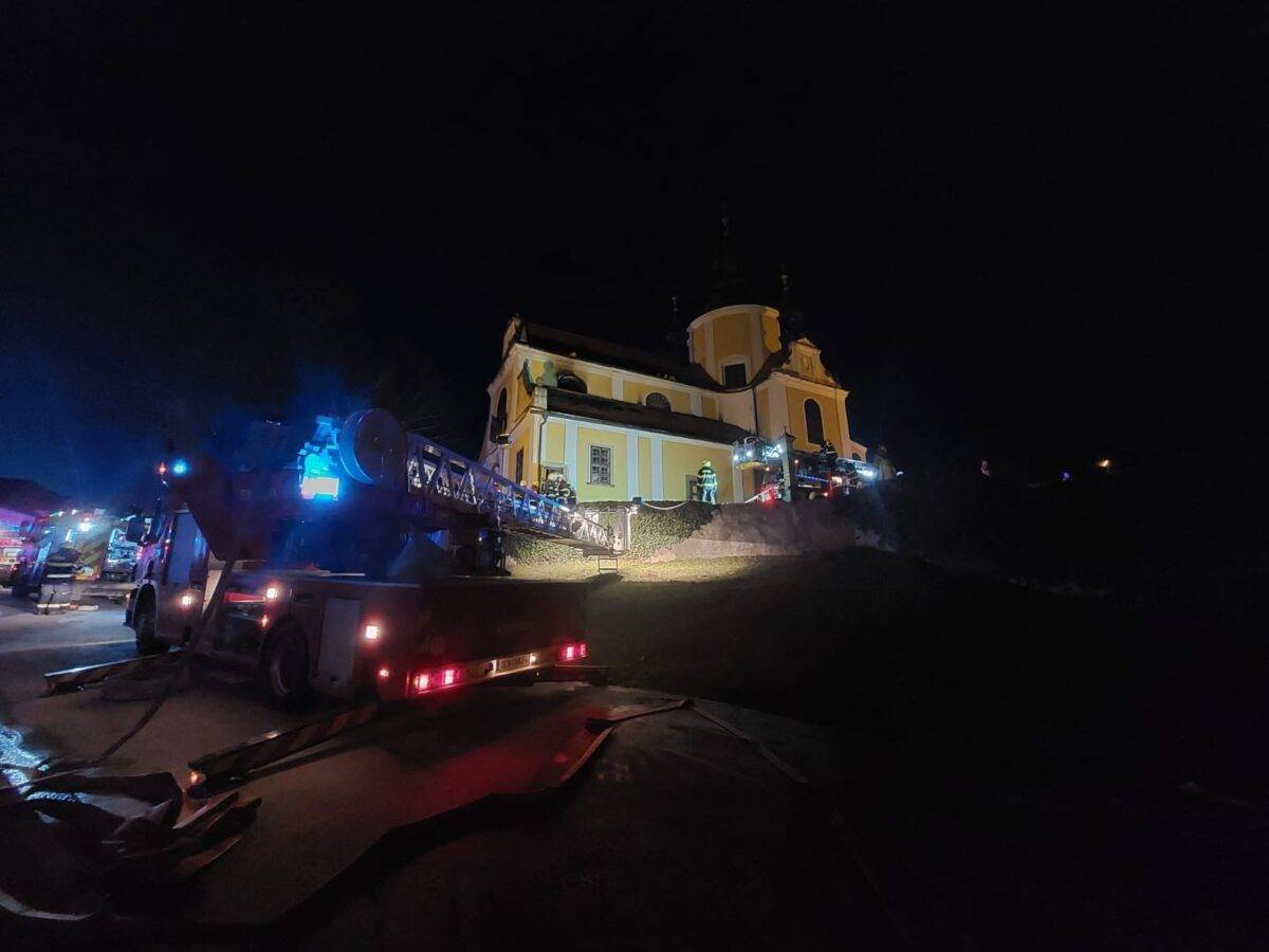 chlum u trebone kostel 4-min