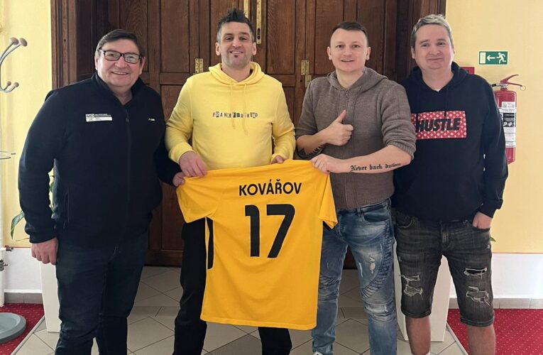 Martin Fenin míří do jihočeského Kovářova. Přichází z pražských Řeporyjí