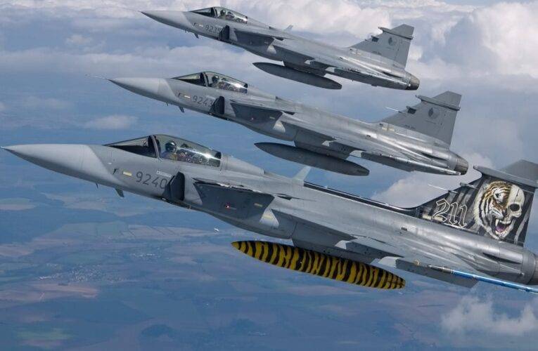 V úterý v 10:30 proletí vojenské letouny od Orlíku směrem k Praze. Připomenou 25 let od vstupu Česka do NATO