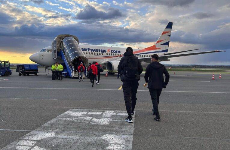 Hokejisté Třince využili k cestě na zápas do Budějovic letadlo