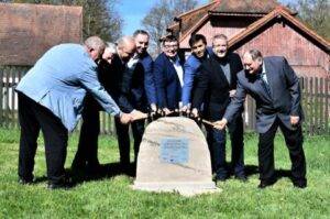 trocnov zakladni kamen-min