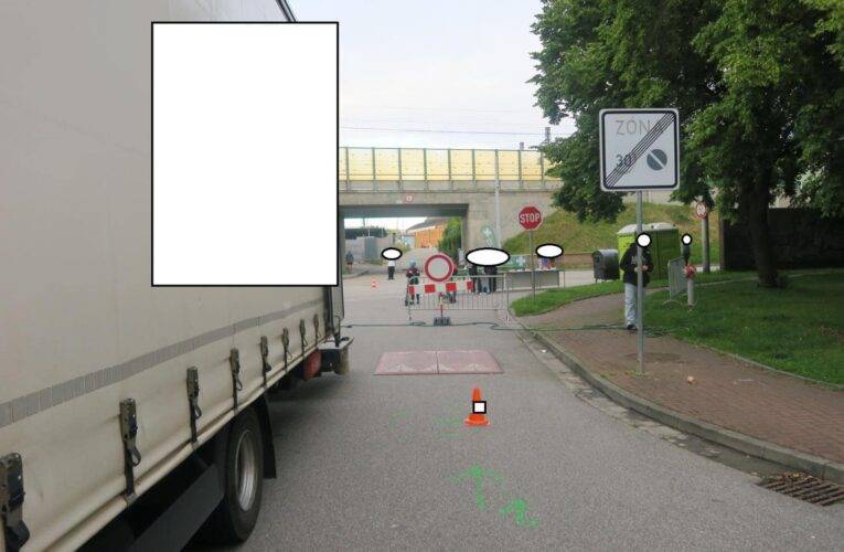 Řidička najela v Budějovicích do pořadatelů půlmaratonu, zranila mladou ženu