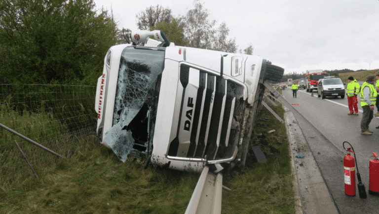 Gentleman silnic nehoda-min