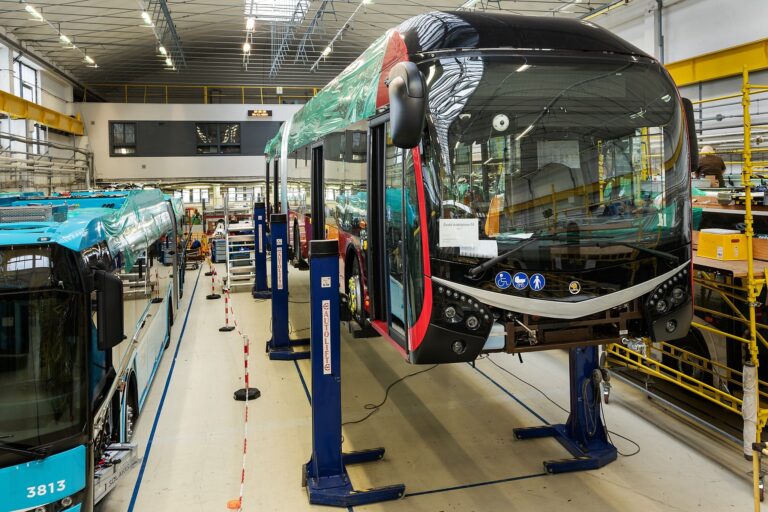 trolejbus Škoda 33Tr 3-min